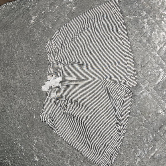 BNWOT Striped Blue and White Linen Shorts - Size Large with White Drawstring. - Picture 3 of 5